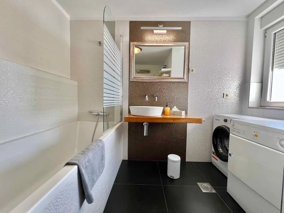 Apartments In Crikvenica 44153