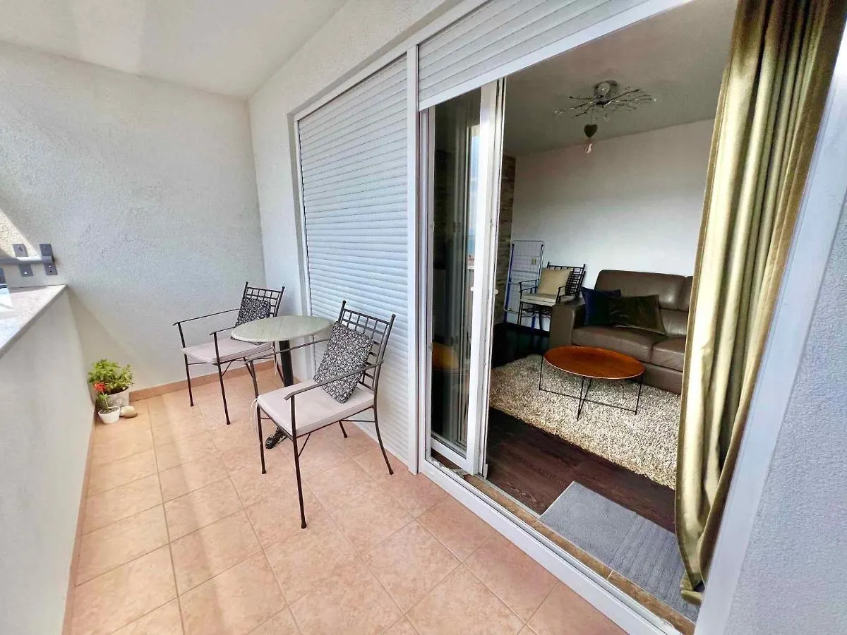 Apartments In Crikvenica 44153
