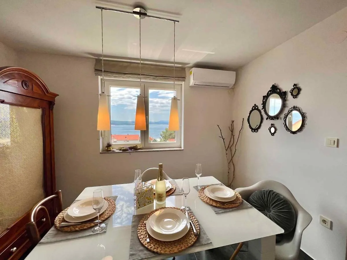 Apartments In Crikvenica 44153