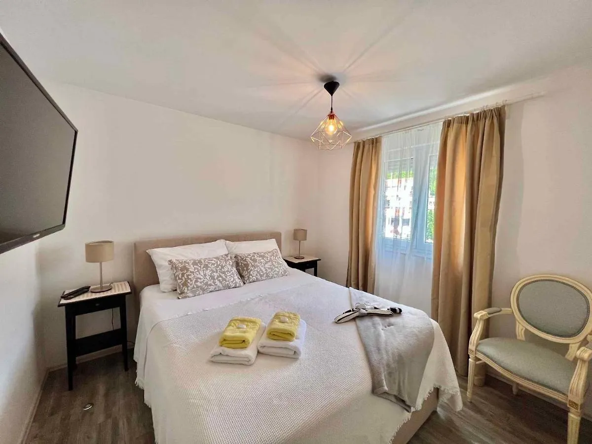 Apartments In Crikvenica 44153