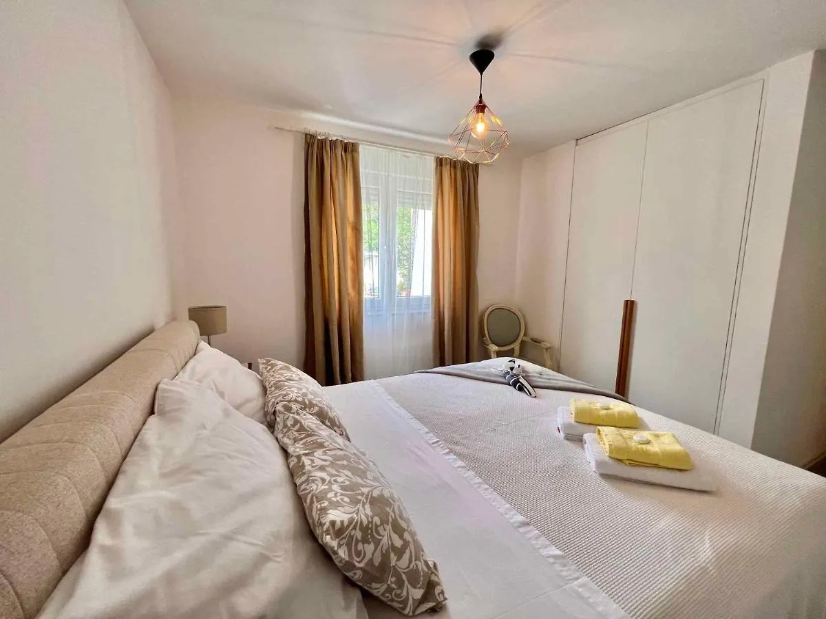 Apartments In Crikvenica 44153