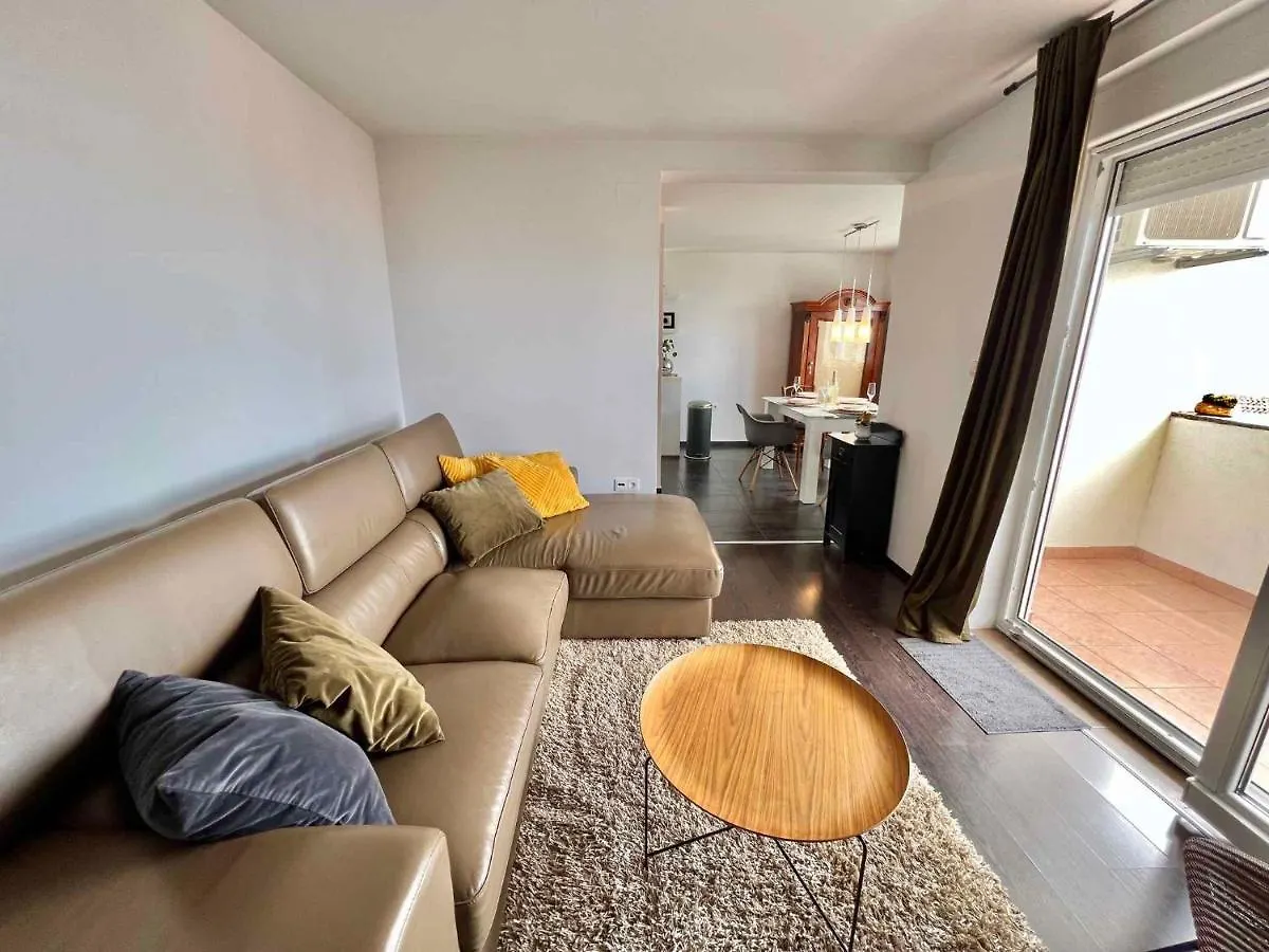 Apartments In Crikvenica 44153