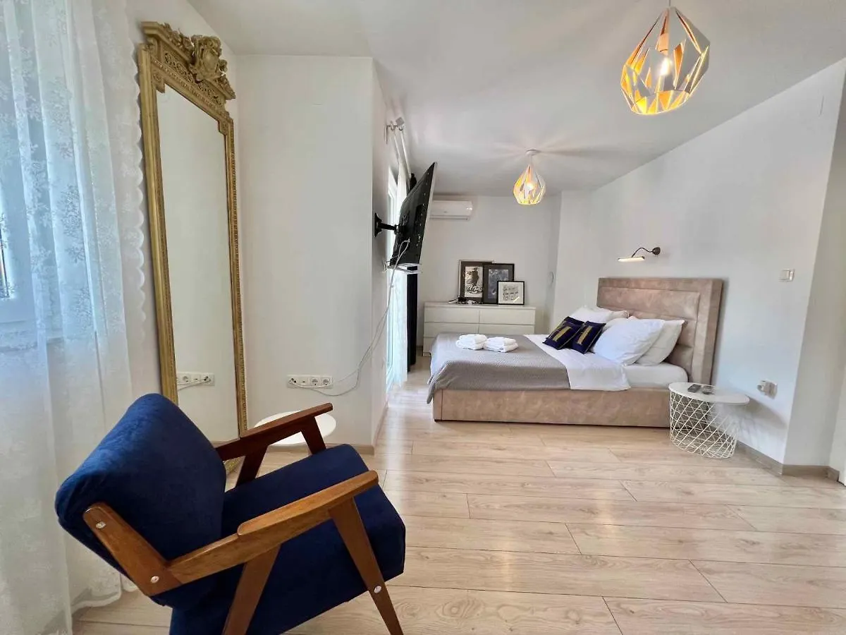 Apartments In Crikvenica 44153