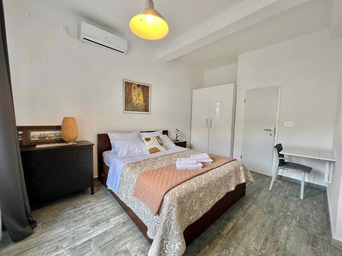 Apartments In Crikvenica 44153