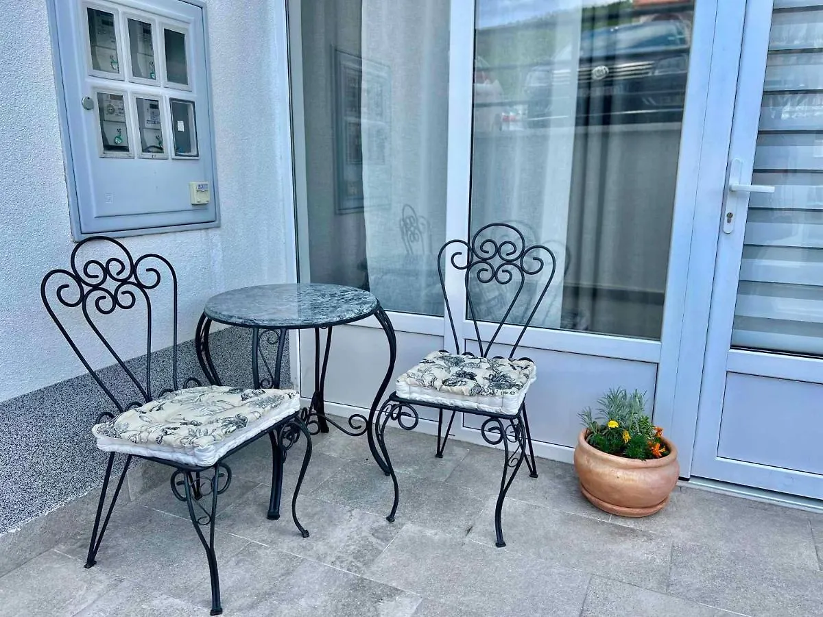 Apartments In Crikvenica 44153