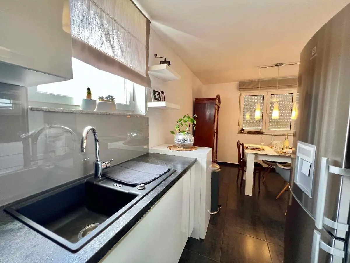 Apartments In Crikvenica 44153
