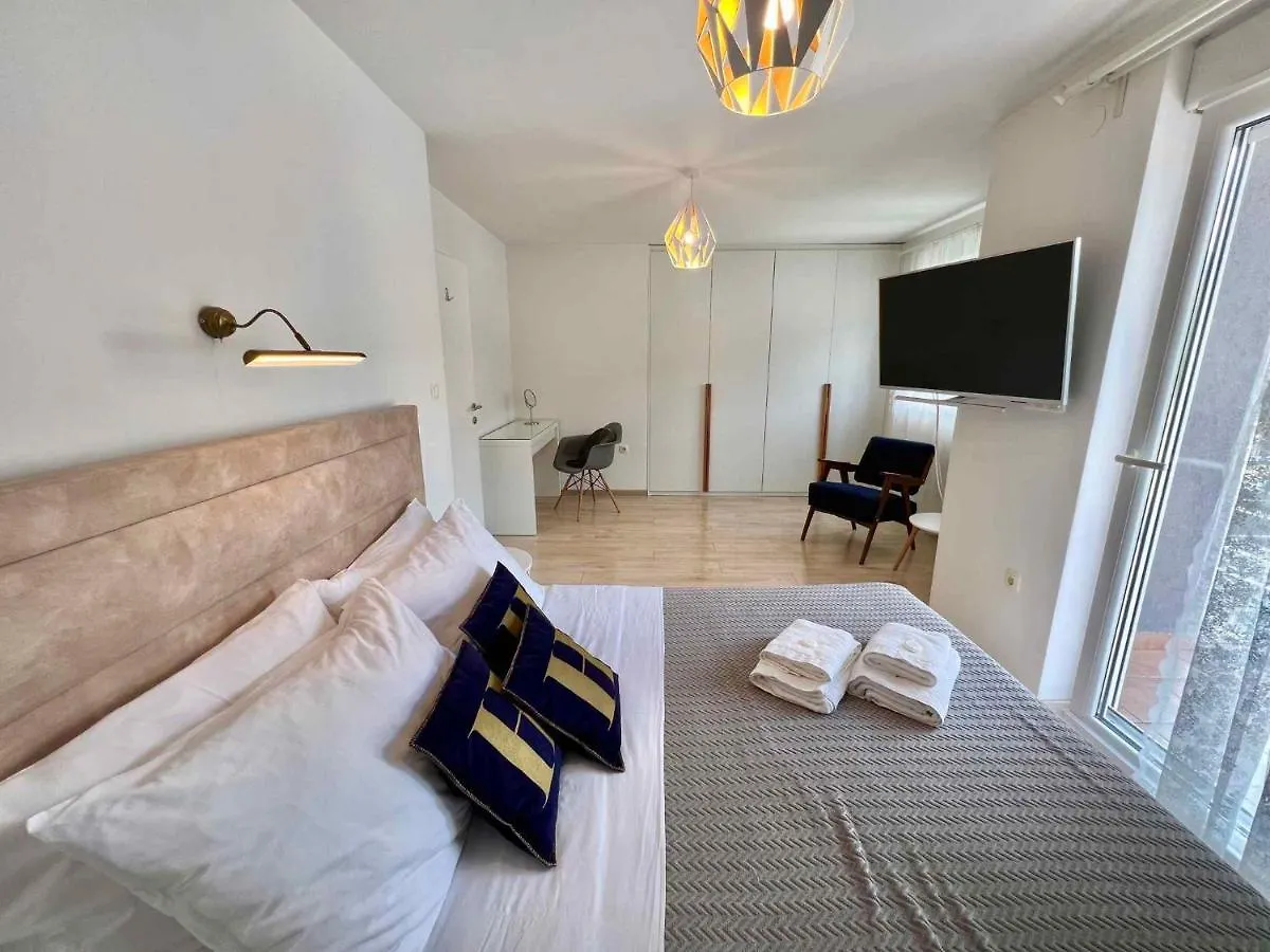 Apartments In Crikvenica 44153
