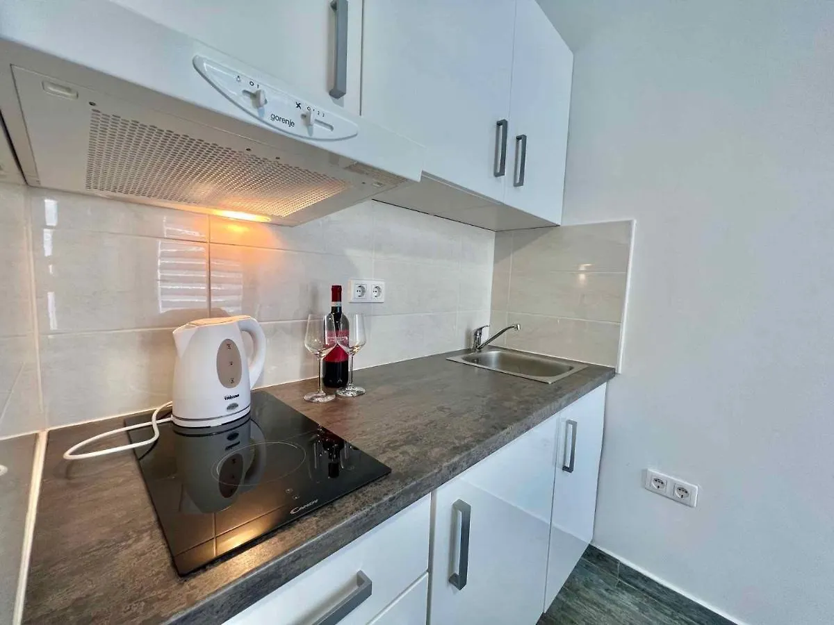 Apartments In Crikvenica 44153