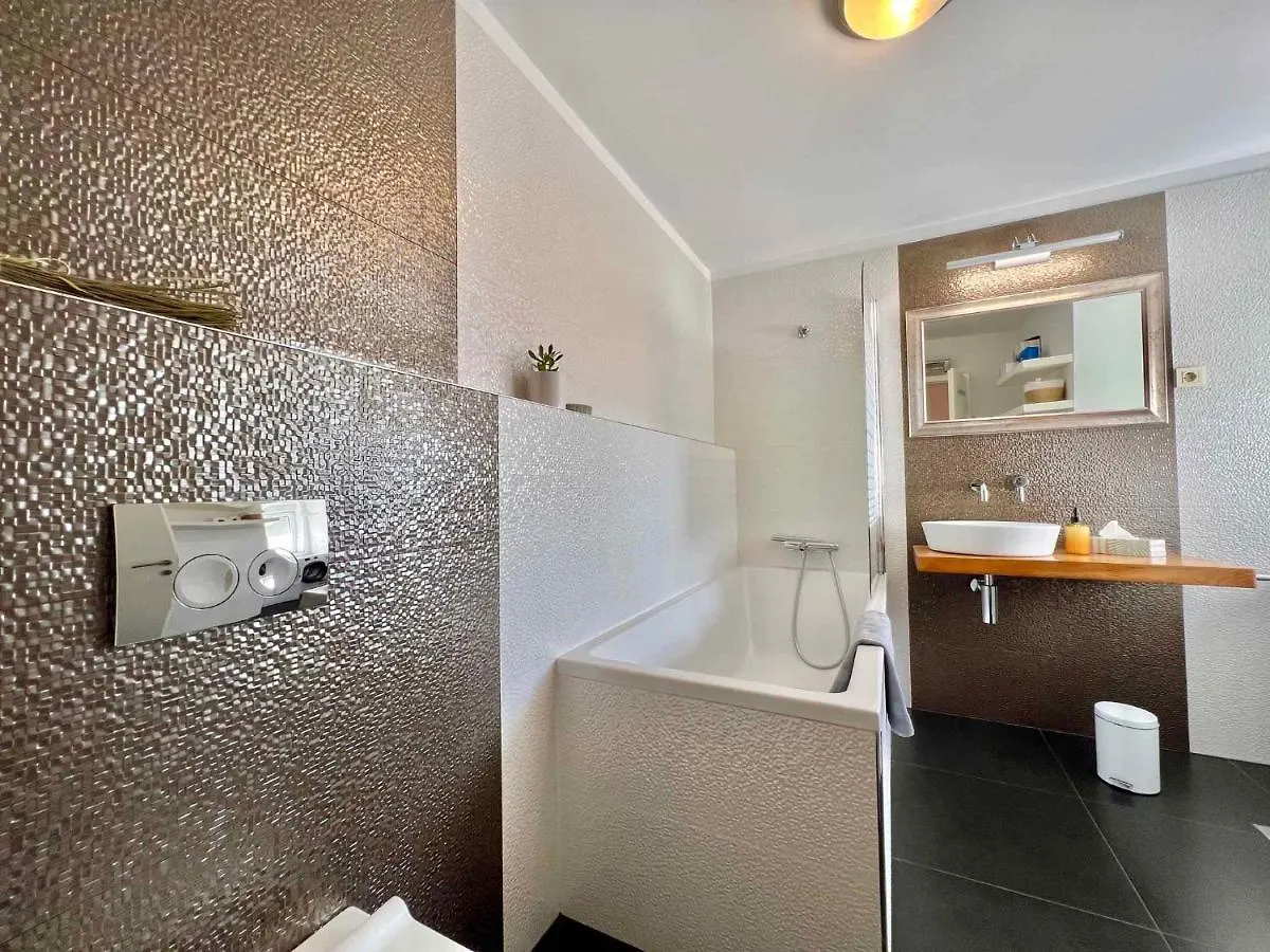 Apartments In Crikvenica 44153