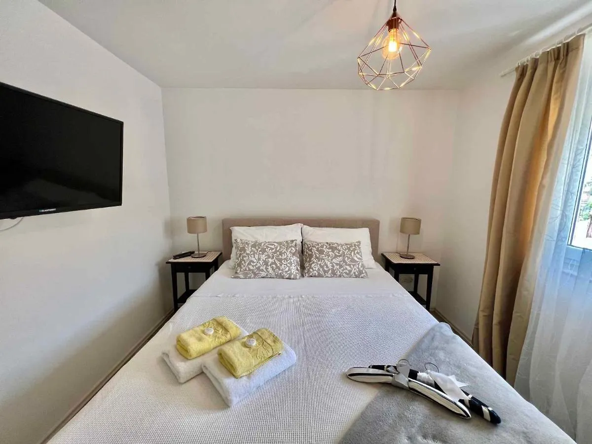 Apartments In Crikvenica 44153