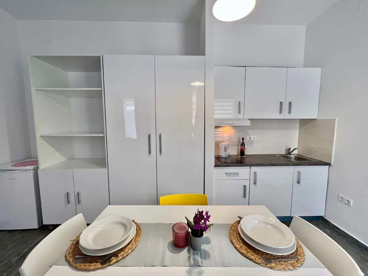 Apartments In Crikvenica 44153